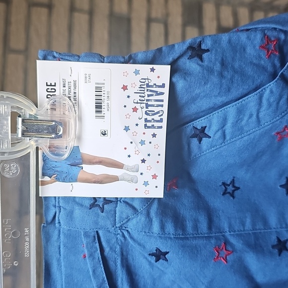 NWT Feeling Festive Ladies Stars Shorts SZ L Red And Blue - Picture 2 of 9
